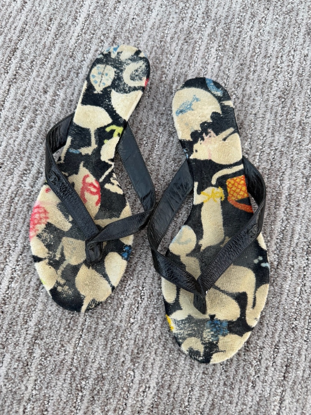 Vintage Chanel CC Logo Flip Flops Sandals Dog Print Beaters 10.5" Size 7.5 8